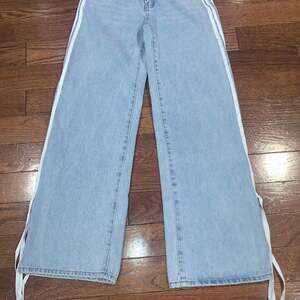 Edikted XS Wide Leg Side Stripe Jeans w/ String Accent | Y2K Core